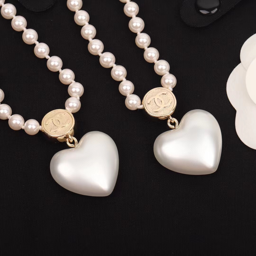 Chanel Princess Style Heart Pendant Pearl Necklace - Original Replica Club