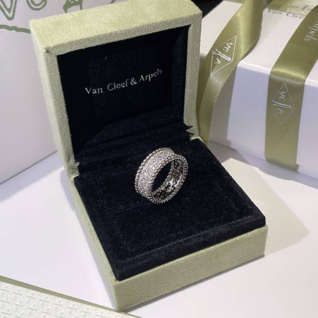 VCA Wide Perlee Diamonds Ring - Original Replica Club