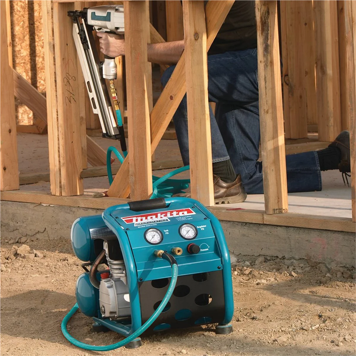 Makita 2.5 HP Big Bore™ Air Compressor (Twin Stack) - Image 5