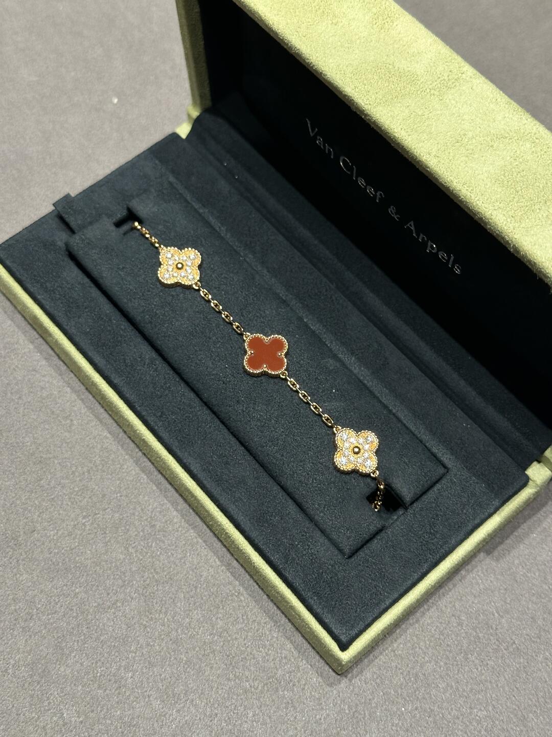 VCA Red Carnelian and Gold Vintage Alhambra Bracelet 5 Motifs - Original Replica Club