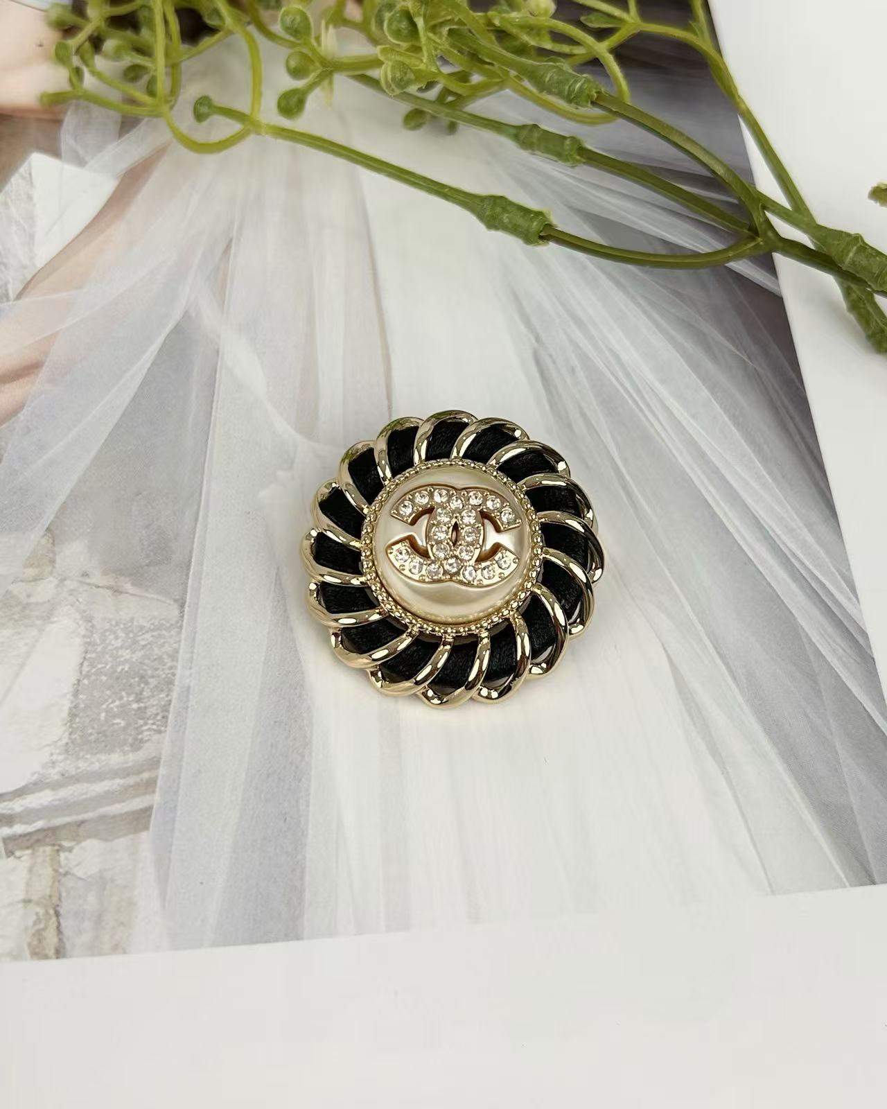 Chanel Twist Leather Wrap Wreath Round Brooch - Original Replica Club