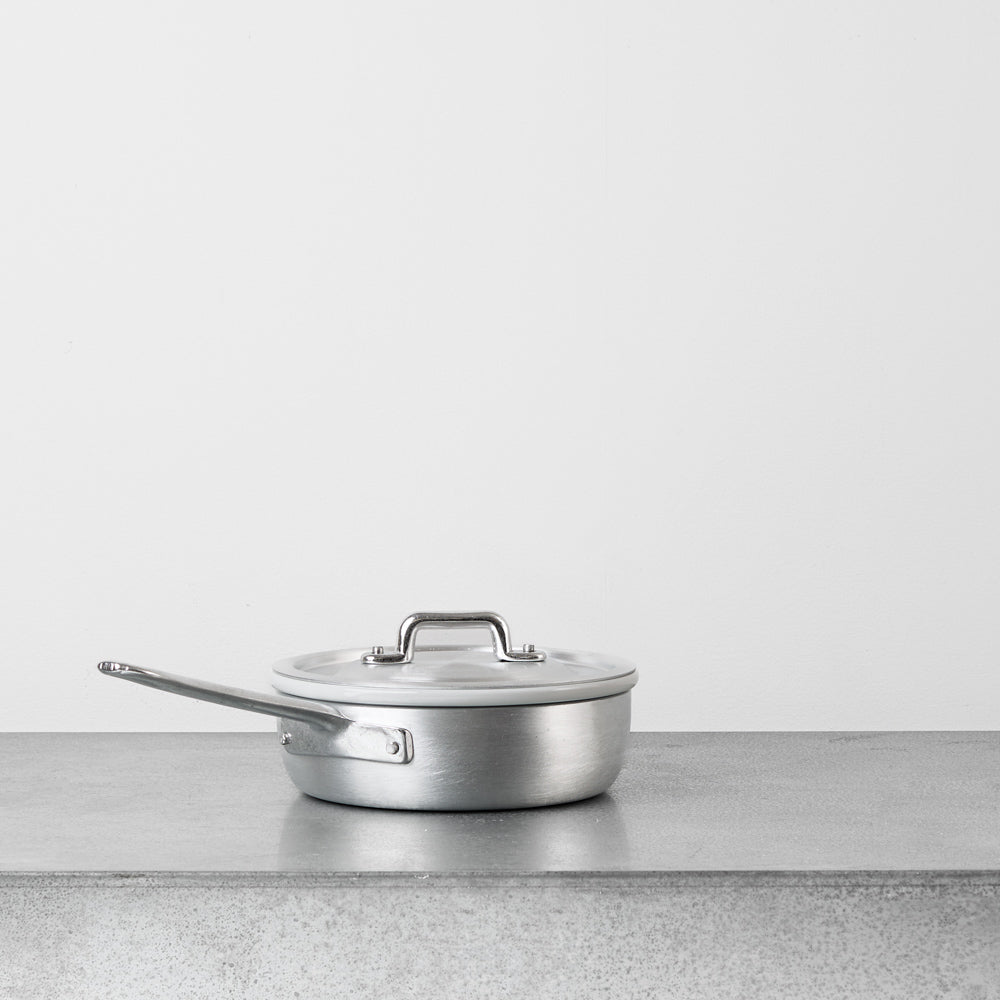 Poêle avec couvercle en aluminium