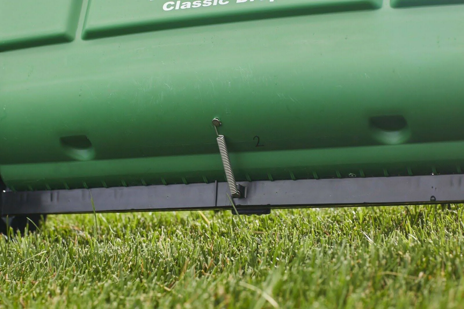 Scotts Turf Builder Classic Drop Spreader