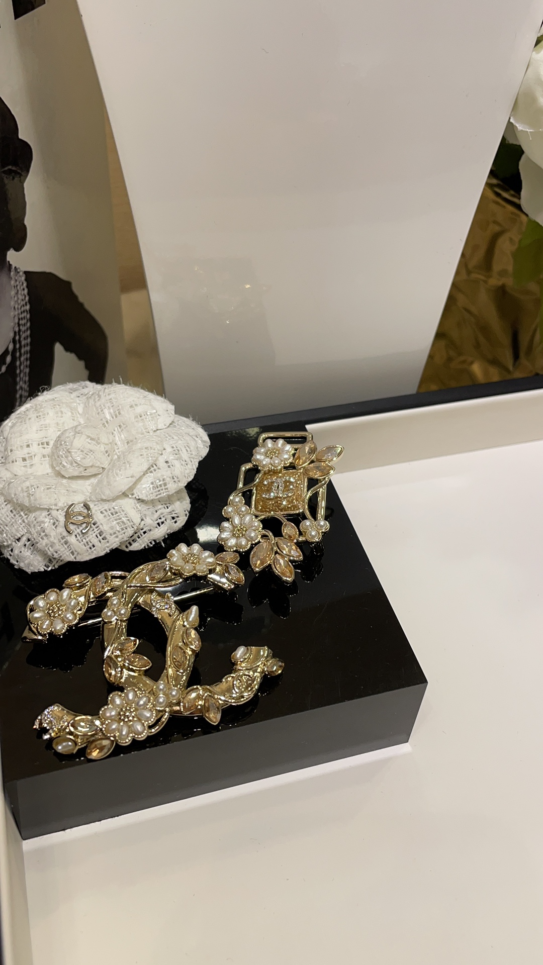 Chanel Weath Flower Vine CC Brooch - Original Replica Club