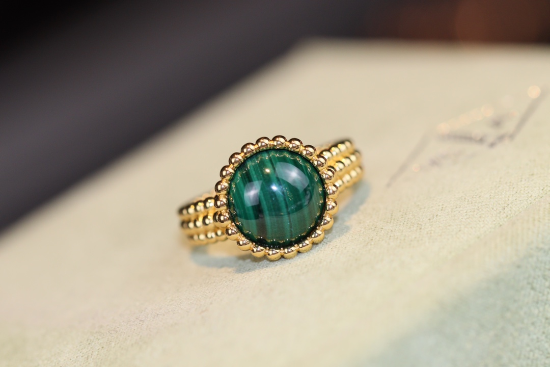 VCA Yellow Gold Malachite Perlee Couleurs Ring - Original Replica Club