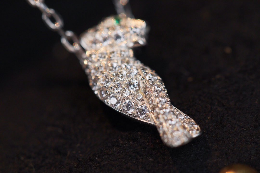 Cartier Full Diamond Paved Silver Leopard Panthère de Necklace - Original Replica Club
