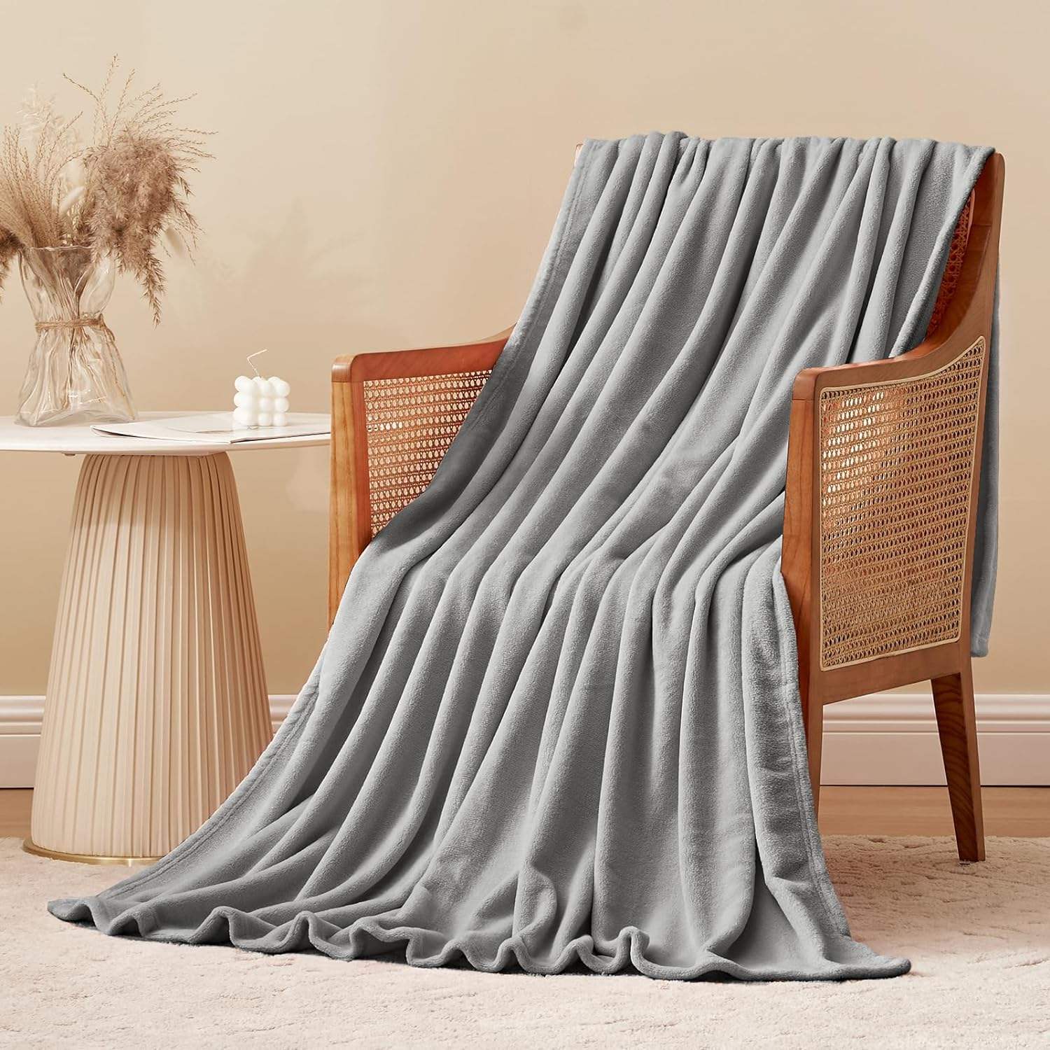 Lightweight Flannel Fleece Throw Blanket, Super Soft Warm Fuzzy Blanket for Couch Bed Home Hotel Use