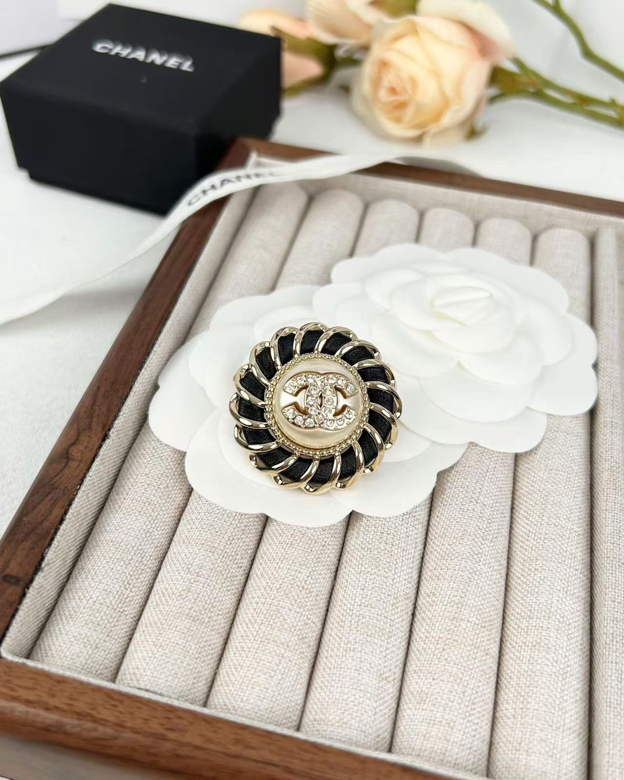 Chanel Twist Leather Wrap Wreath Round Brooch - Original Replica Club