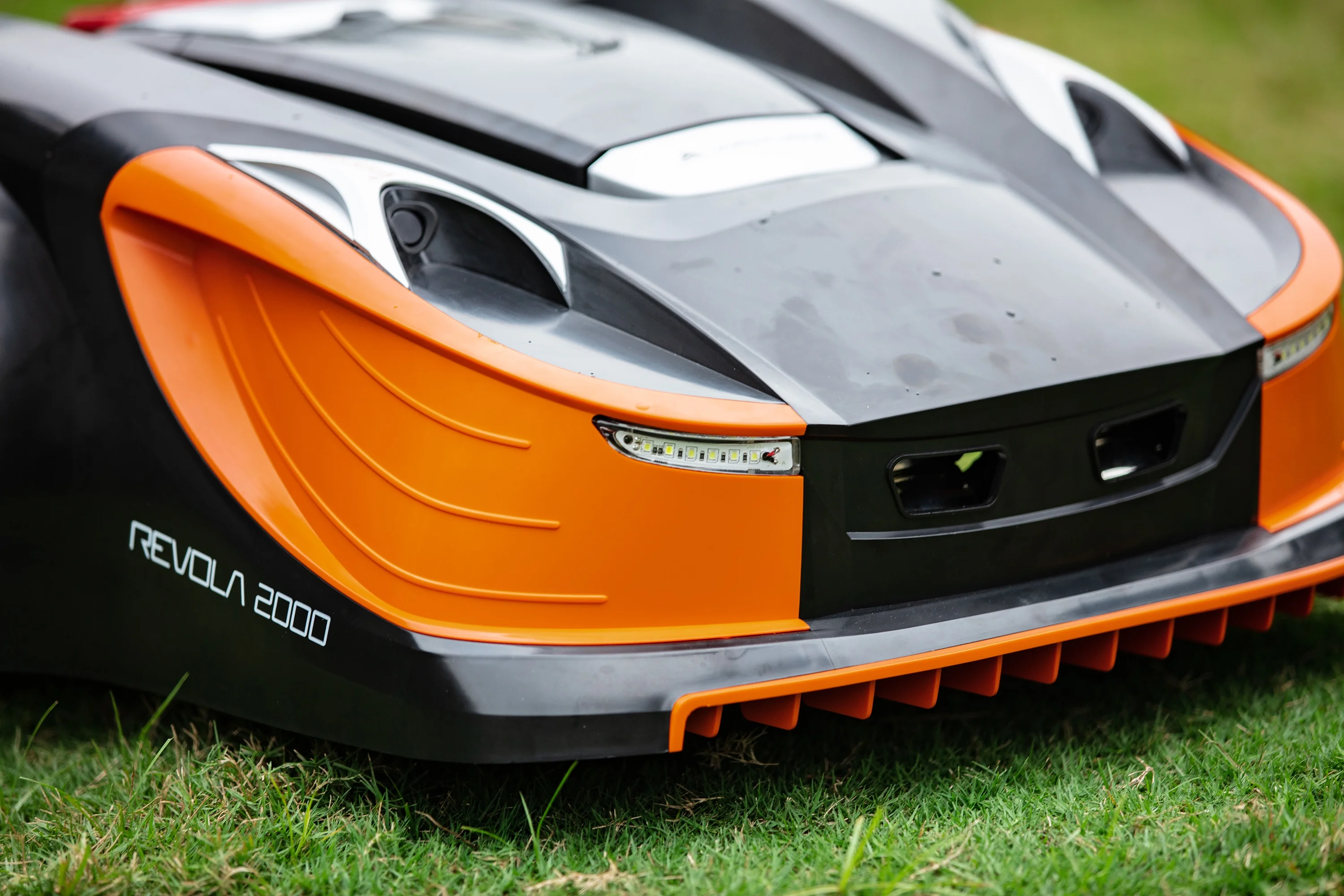 Yard Force 28 Volt Robotic Lawn Mower with Brushless Wheel Motors, Wi-Fi Control, CloudHawk App - Image 12