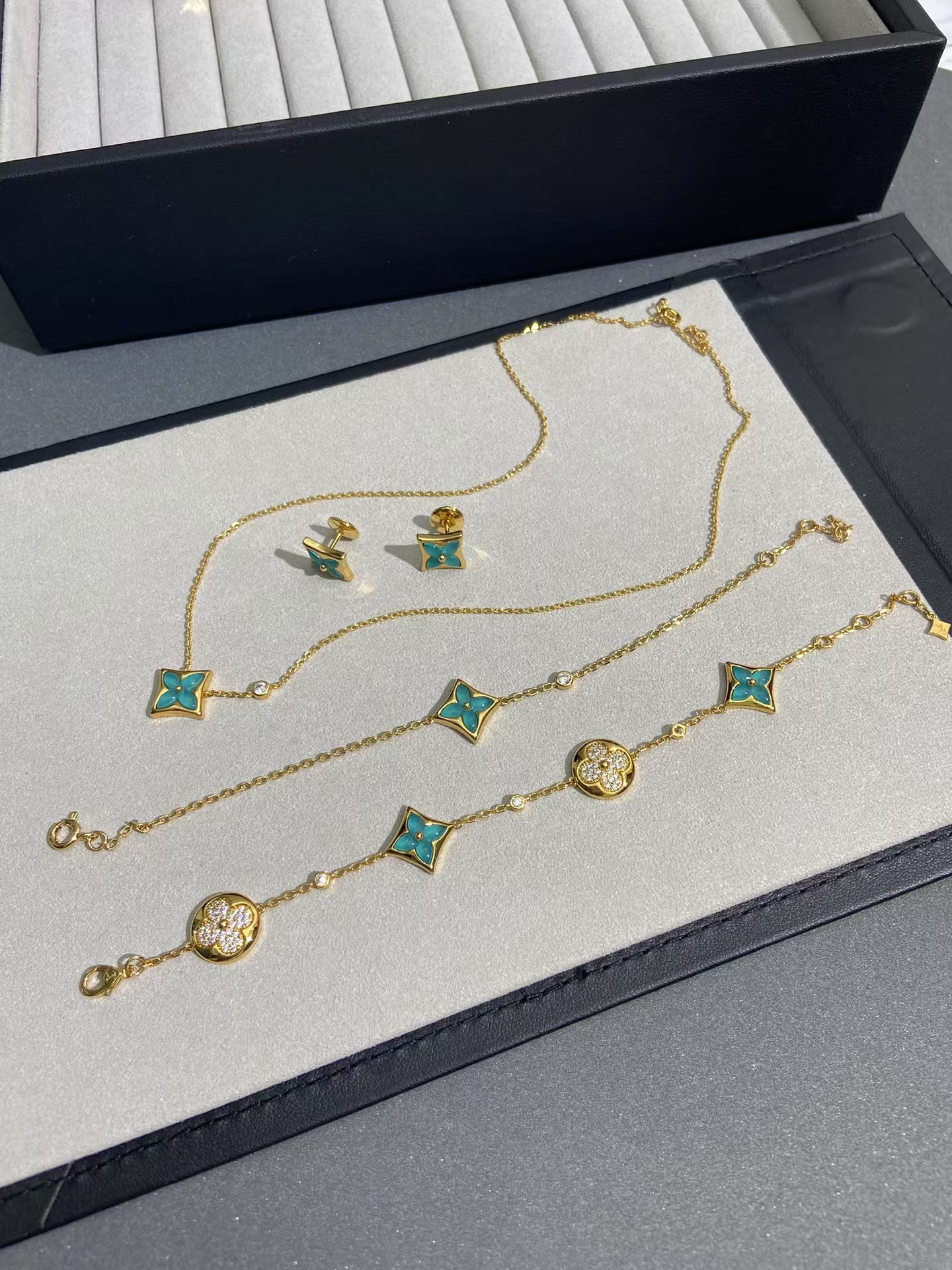 Louis Vuitton Color Blossom BB Star Pendant Necklaces - Original Replica Club