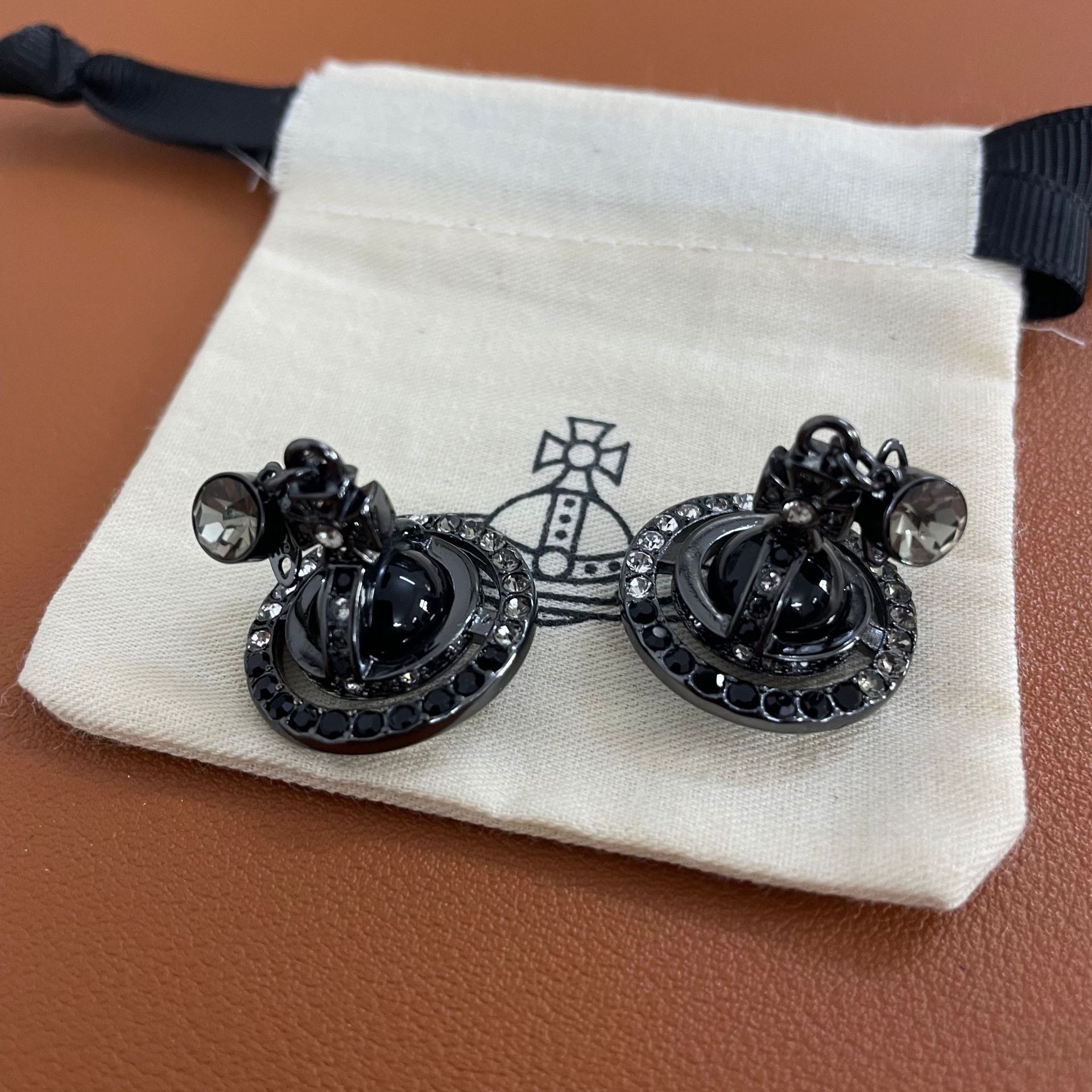 Vivienne Westwood Punk Style Cool Girl Black Saturn Earrings - Original Replica Club