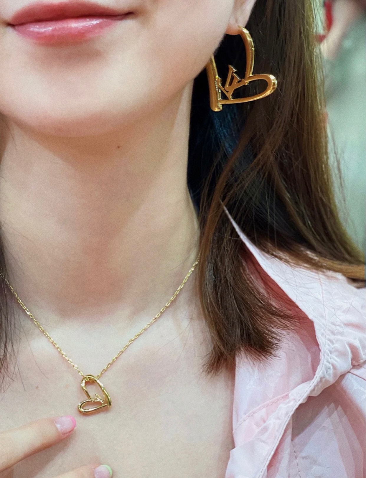Louis Vuitton Hollow Heart Pendant Necklace - Original Replica Club