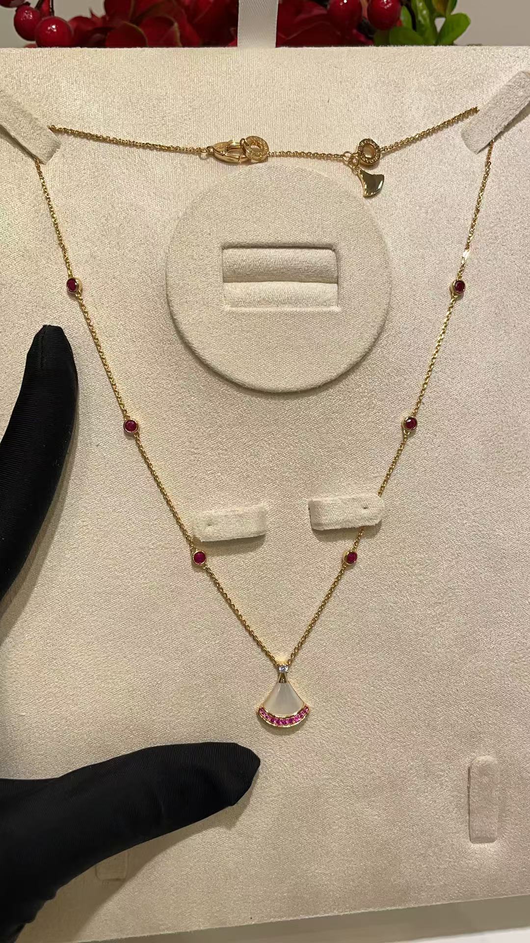 Bvlgari Divas' Dream Necklace - Original Replica Club