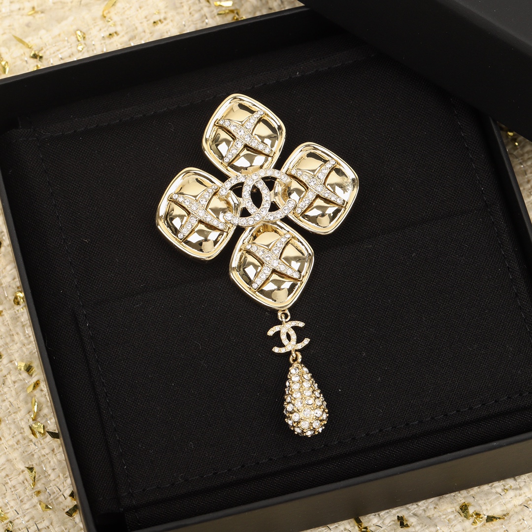 Chanel Vintage Rhomboid Teardrop Dangle Brooch - Original Replica Club