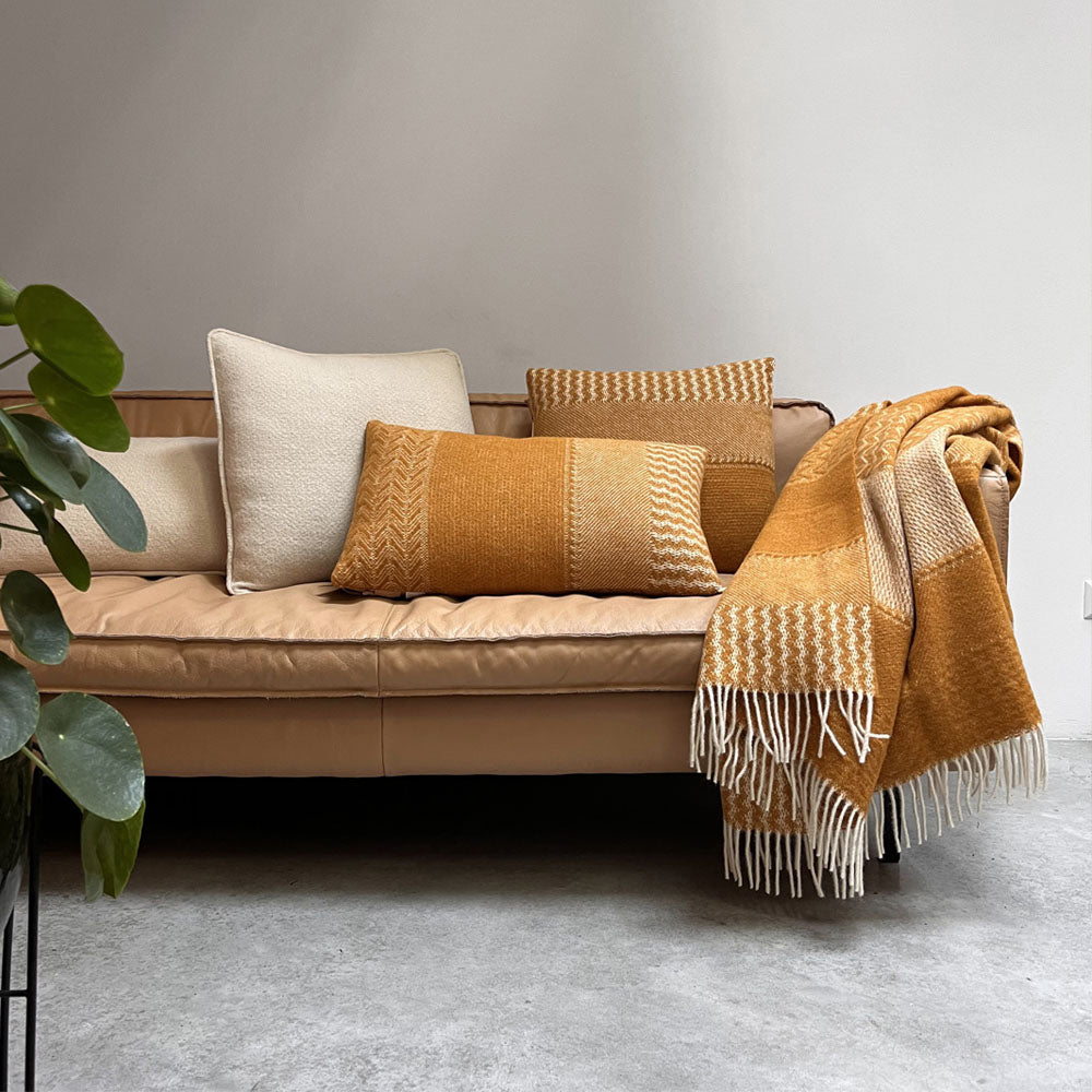 Malagoon Uptown Wool Sierkussen 35 x 60 - Oker