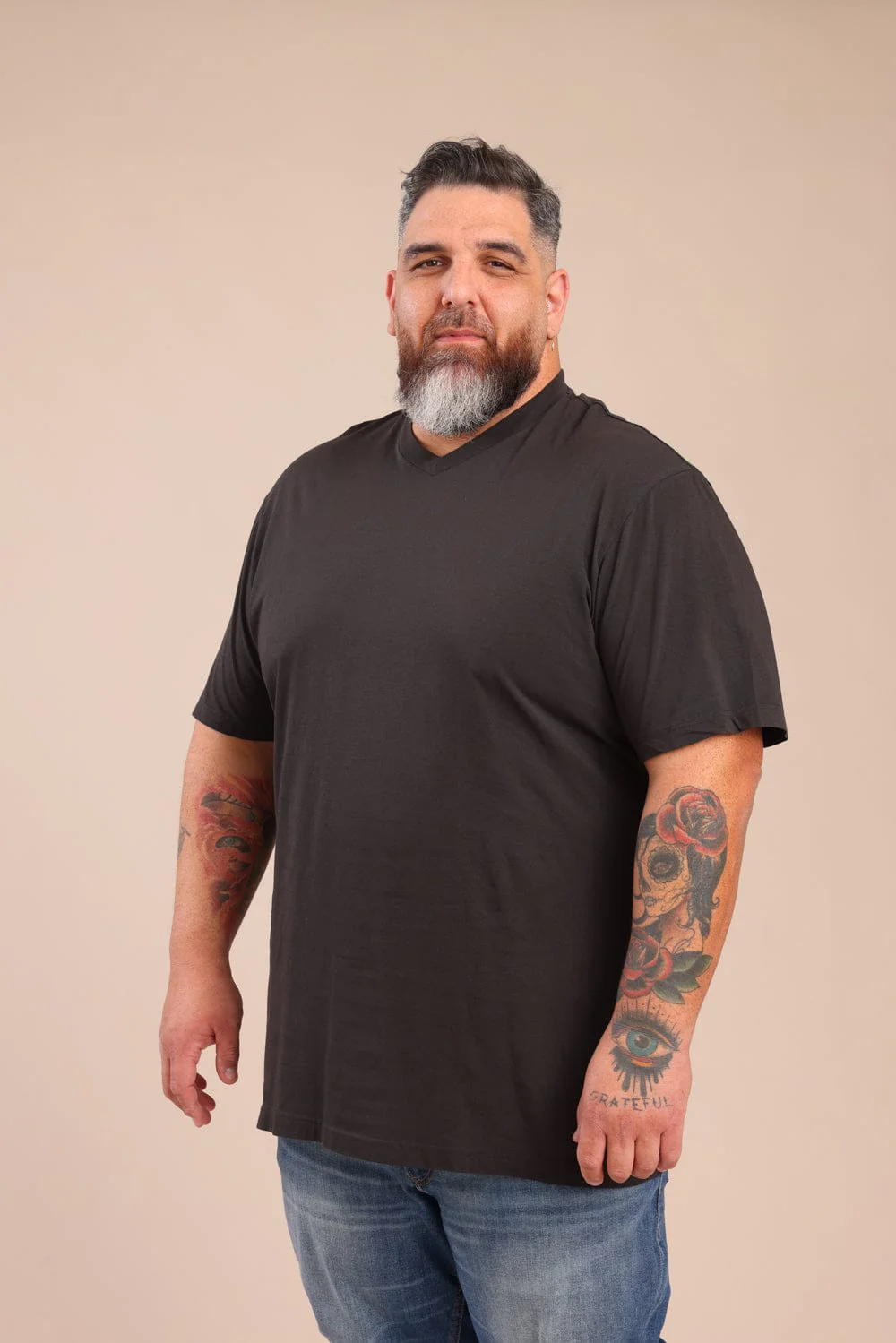 חולצת בייסיק צווארון PLUS SIZE | V