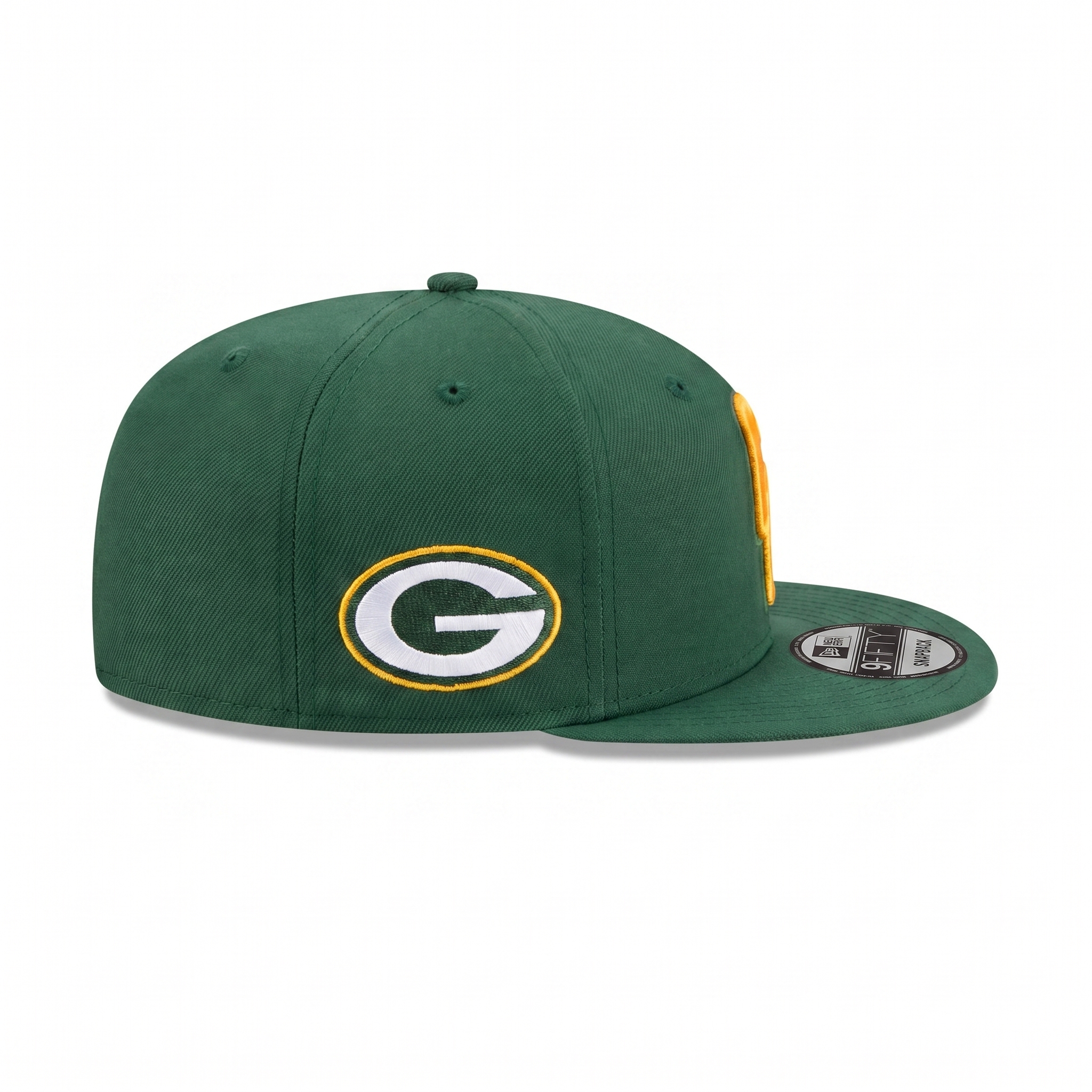 Right side angle of the New Era Green Bay Packers Green 9FIFTY Snapback Hat featuring the classic 
