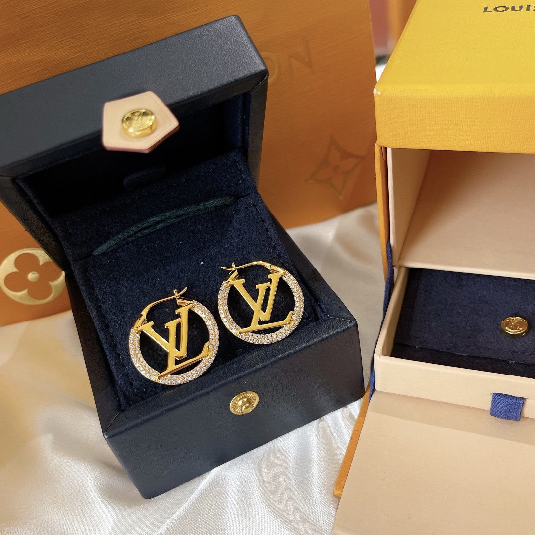 Louis Vuitton Letter Round Stud Earrings - Original Replica Club