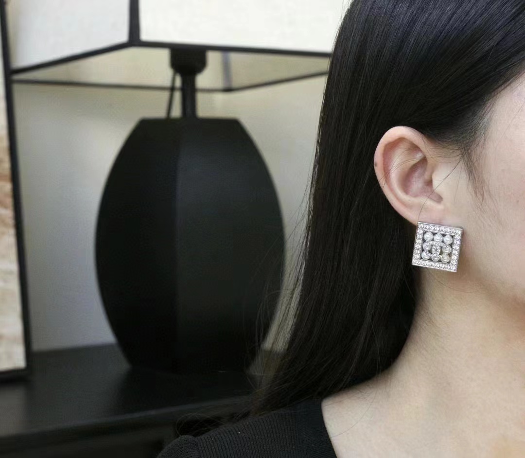 Chanel Square Diamond and Pearl Earrings - Original Replica Club