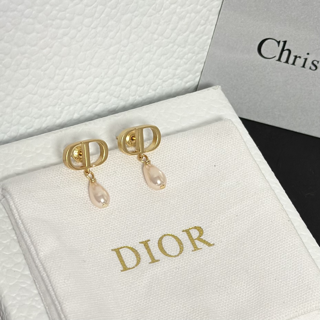 Dior Pink Teardrop Pearl Earrings - Original Replica Club