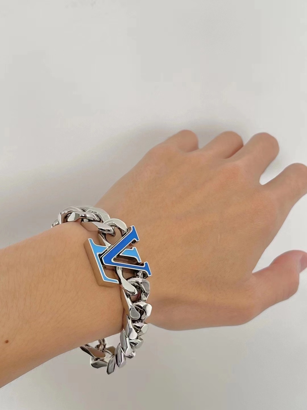 Louis Vuitton Silver Chunky Cuban Chain Blue LV Men's Bracelet - Original Replica Club