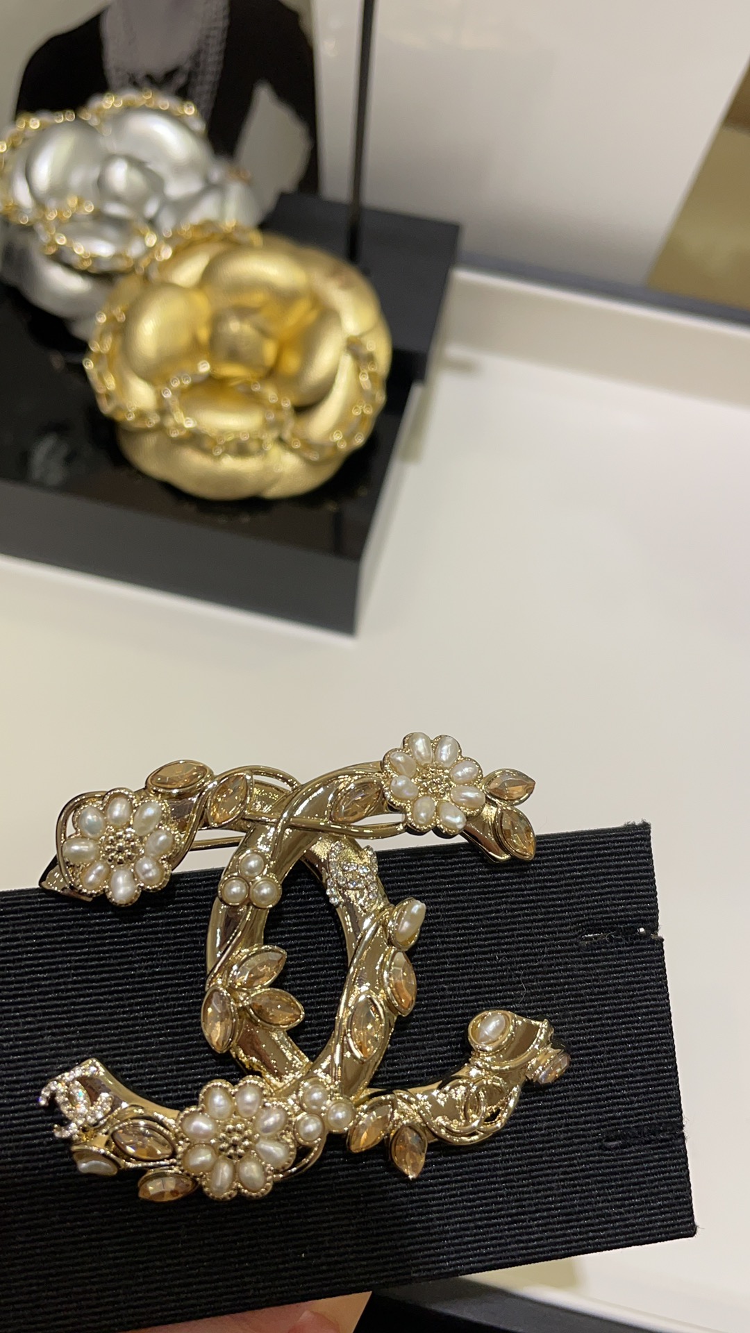 Chanel Weath Flower Vine CC Brooch - Original Replica Club