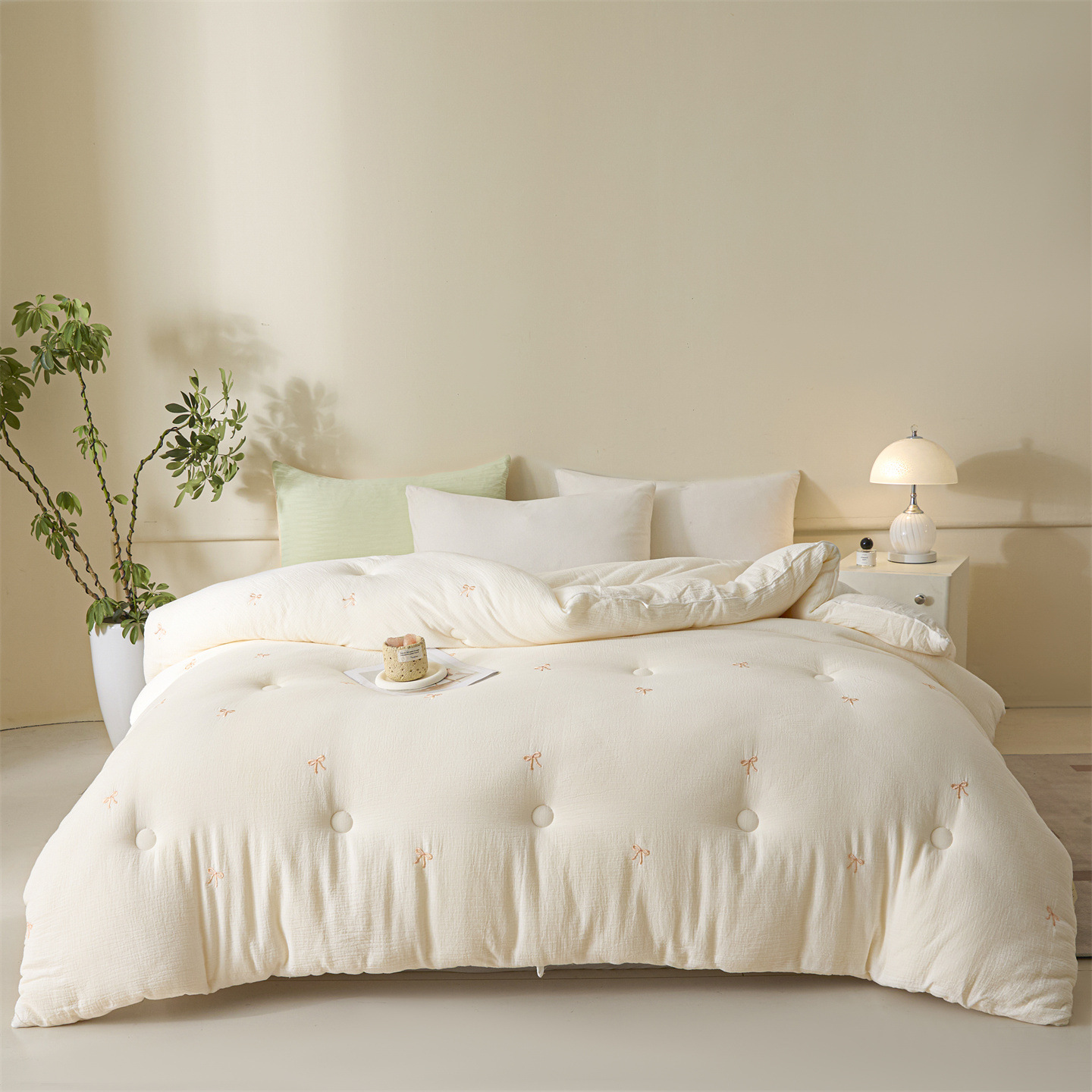 Cotton Soft Comforter Filled Cartoon Embroidery All Season Quilt Private Label Spring Autumn Quilt for Bedroom