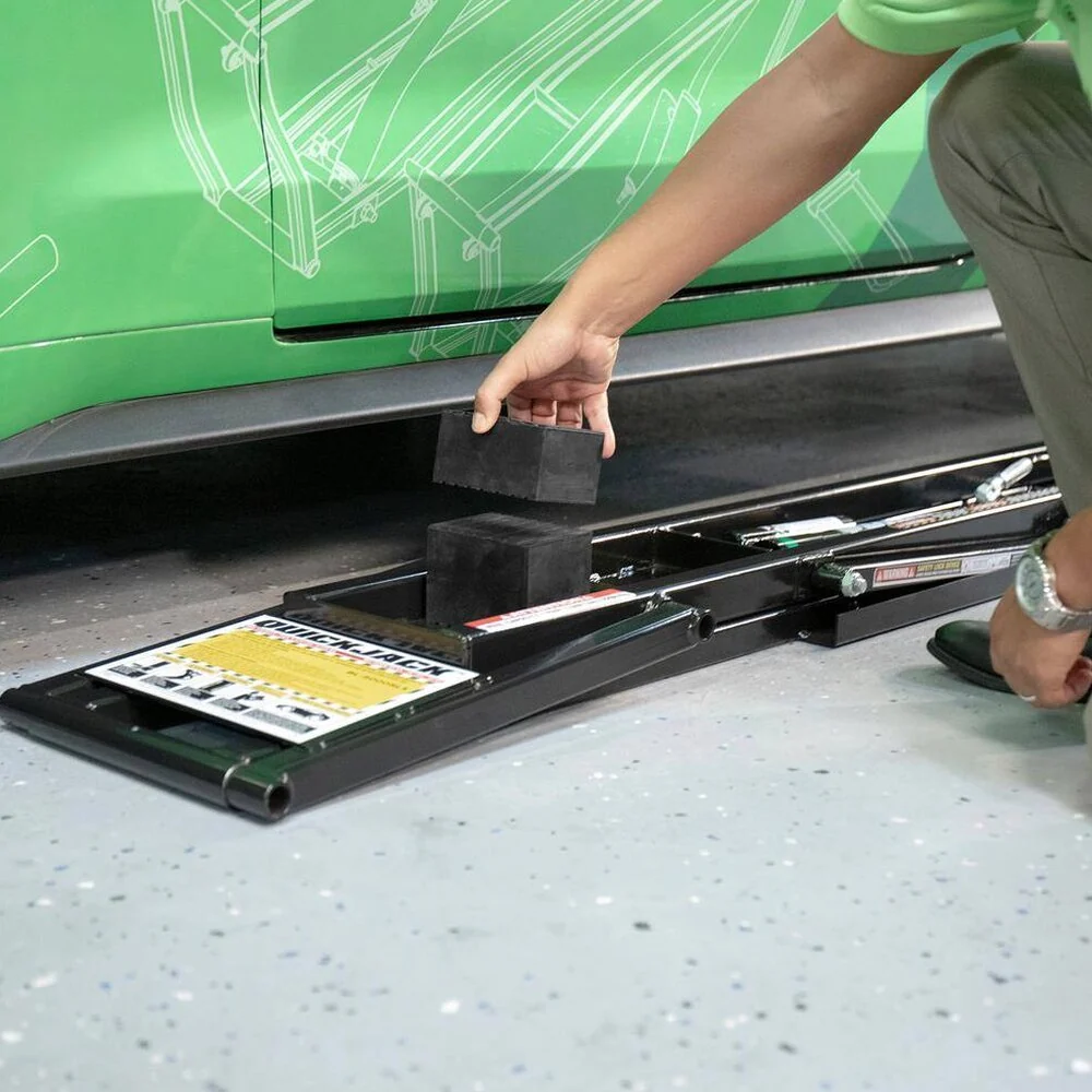 QuickJack Portable Car Lift For Trucks And SUVs, 7000 lbs Capacity - 7000TL - Image 4 QuickJack Portable Car Lift For Trucks And SUVs, 7000 lbs Capacity - 7000TL - Image 4