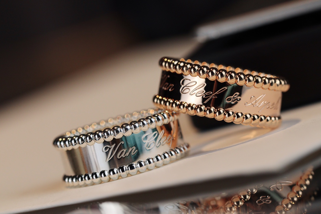 VCA Perlee Signature Ring - Original Replica Club