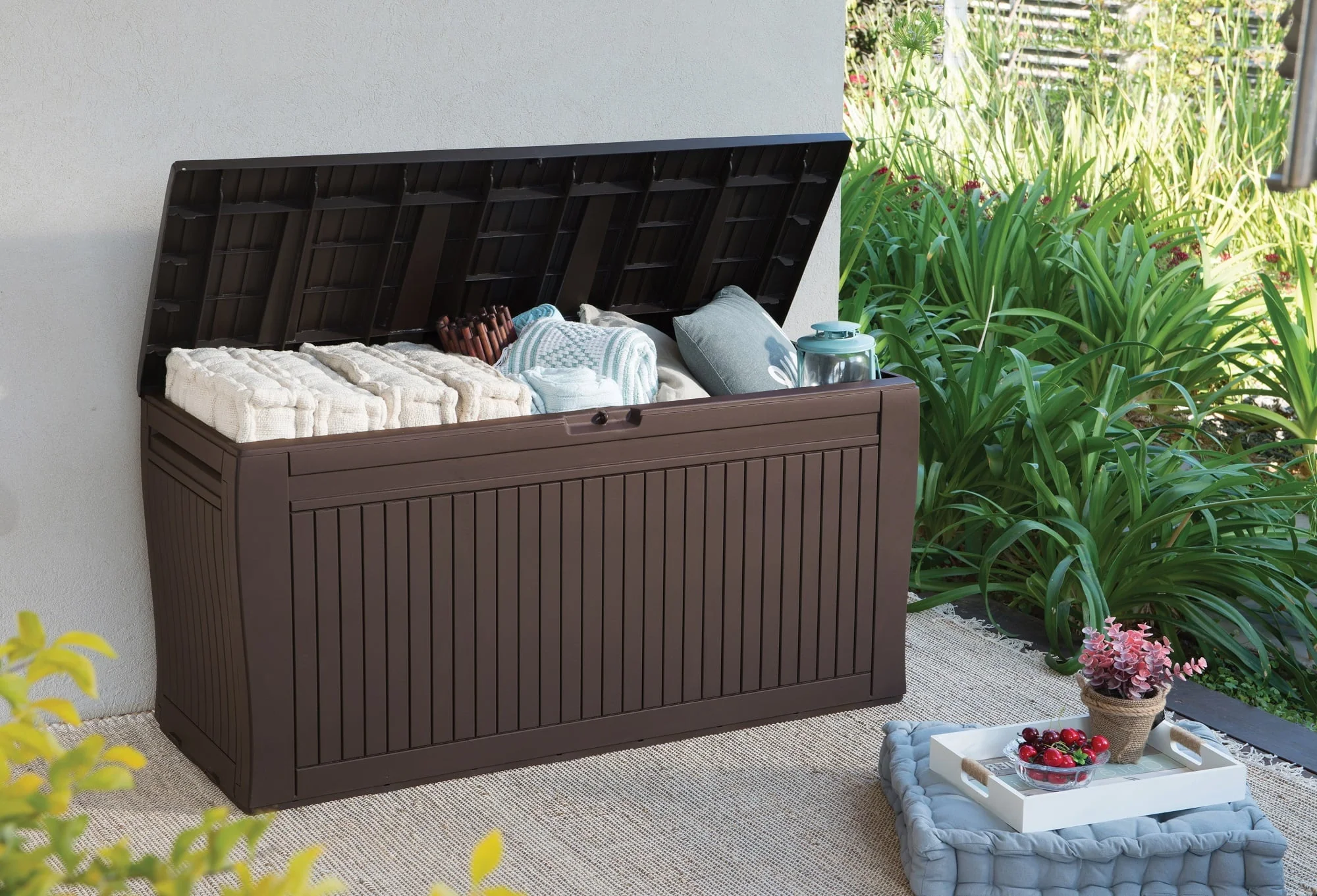 Keter Comfy Outdoor Storage 71-Gallon Resin Deck Box, Espresso Brown - Image 6