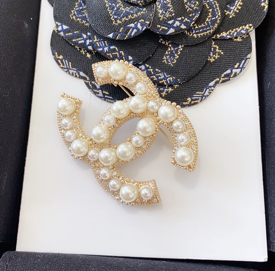 Chanel Vintage Light Gold Pearl CC Brooch - Original Replica Club
