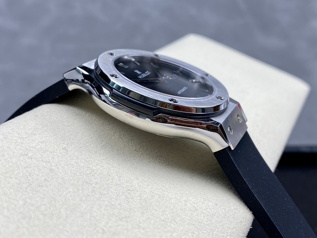 542.NX.1171.RX Hublot Classic Fusion Automatic Rubber