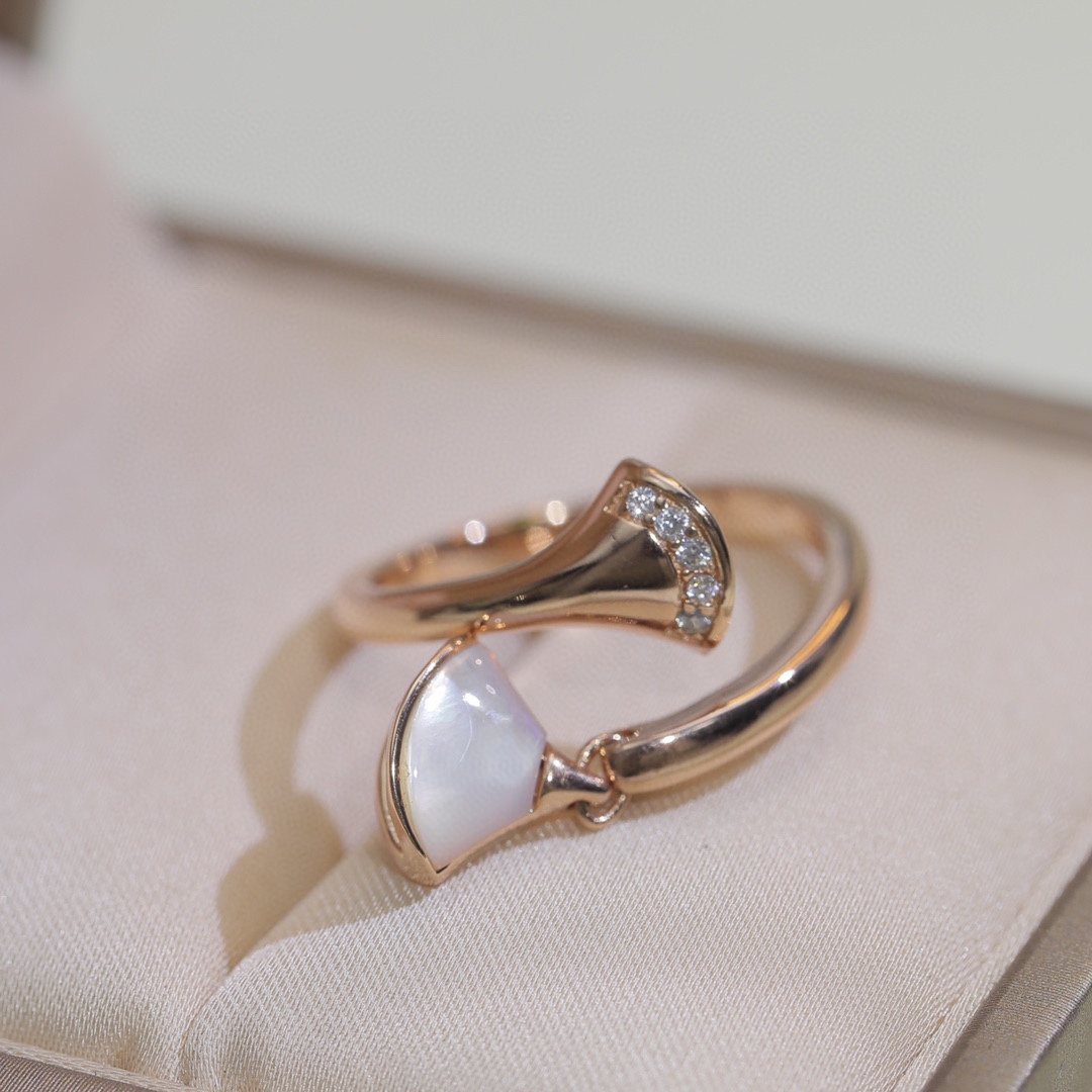 Bvlgari Rose Gold Charm Dangle Divas' Dream Ring - Original Replica Club