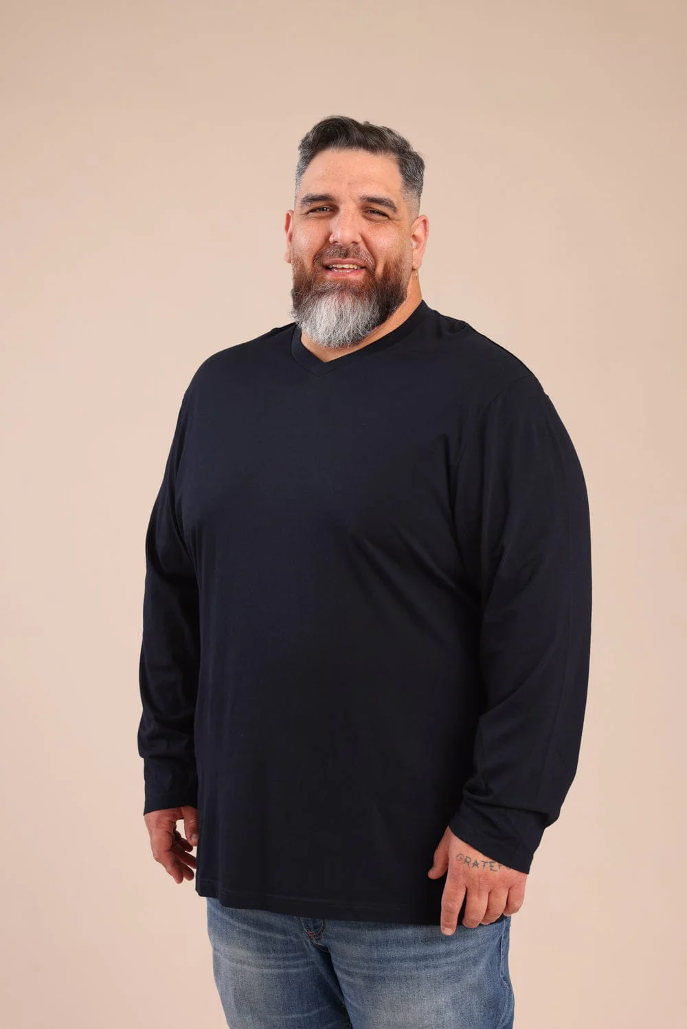חולצת בייסיק צווארון PLUS SIZE | V