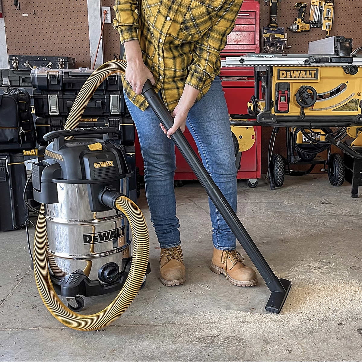 DEWALT 8 Gallon Wet/Dry Vacuum - Image 3