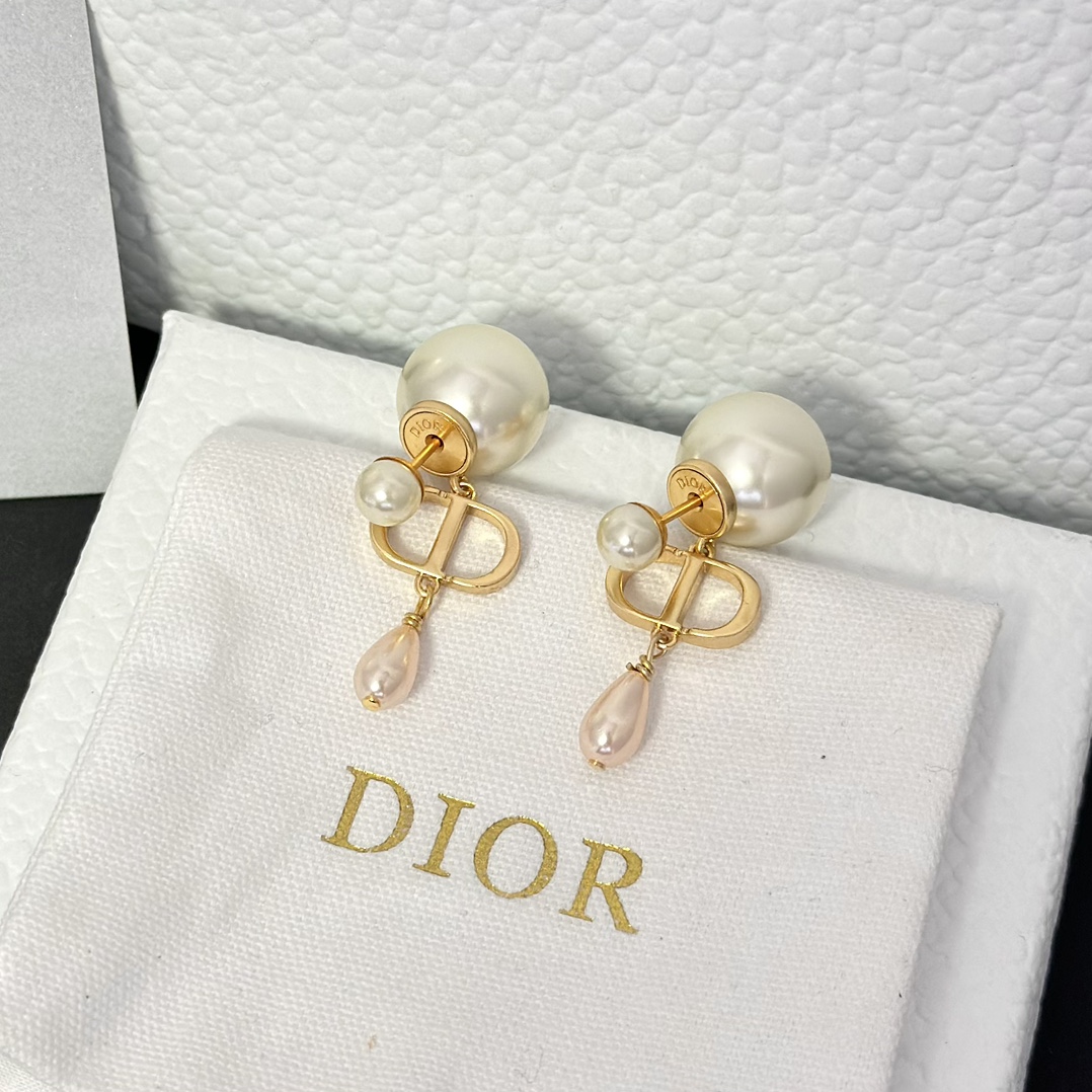 Dior Teardrop Pearl Earrings - Original Replica Club