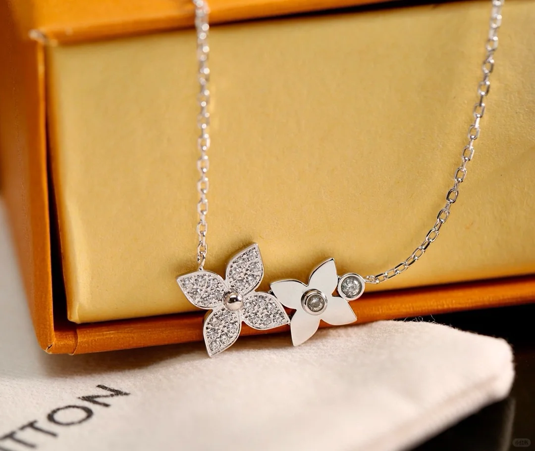 Louis Vuitton Idylle Blossom Pendant Necklace-Two Flowers - Original Replica Club