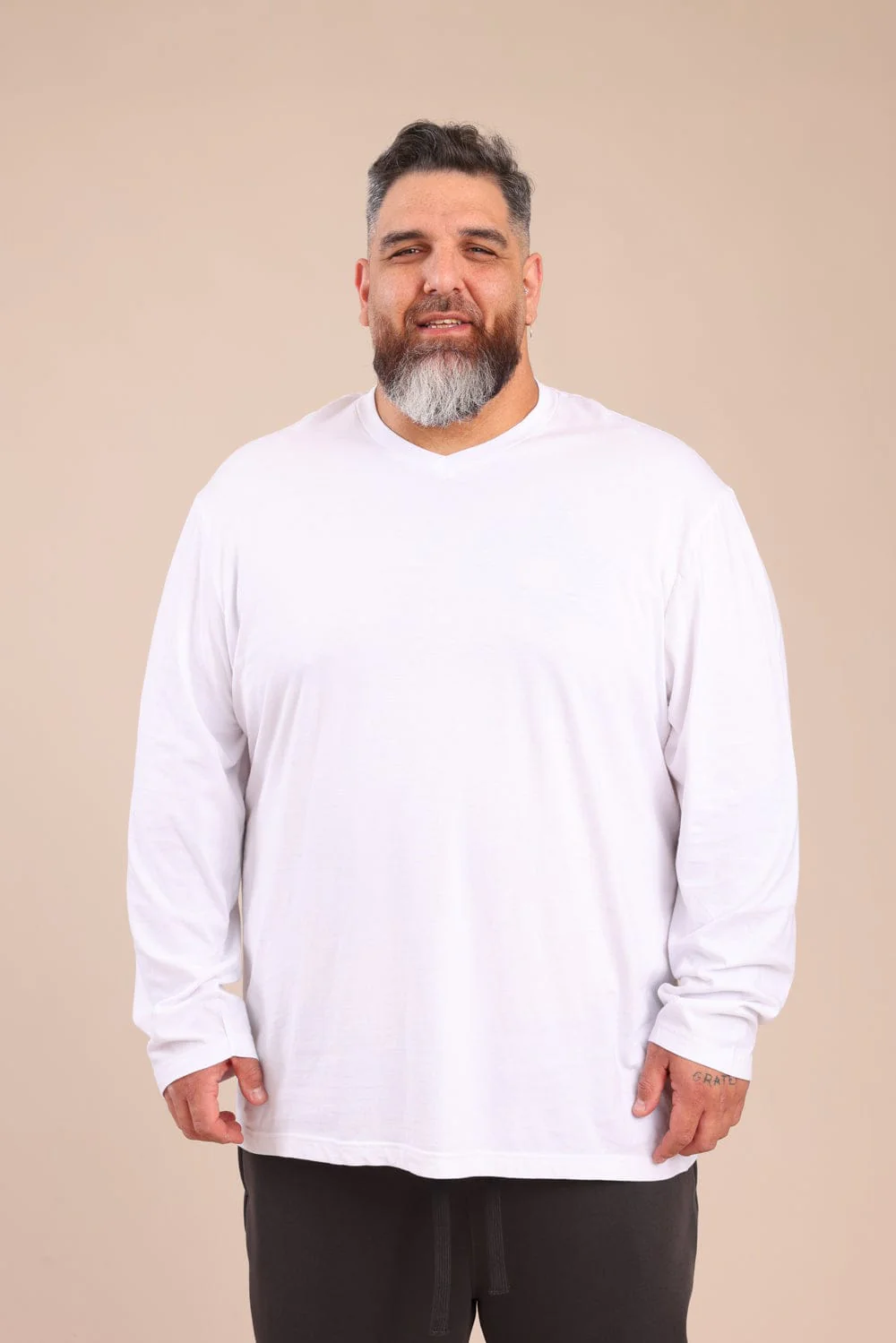 חולצת בייסיק צווארון PLUS SIZE | V