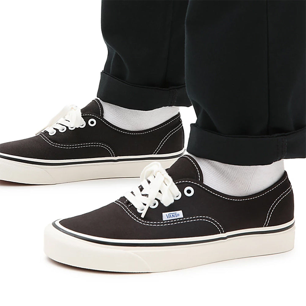 Vans - Authentic 44 DX - Noir