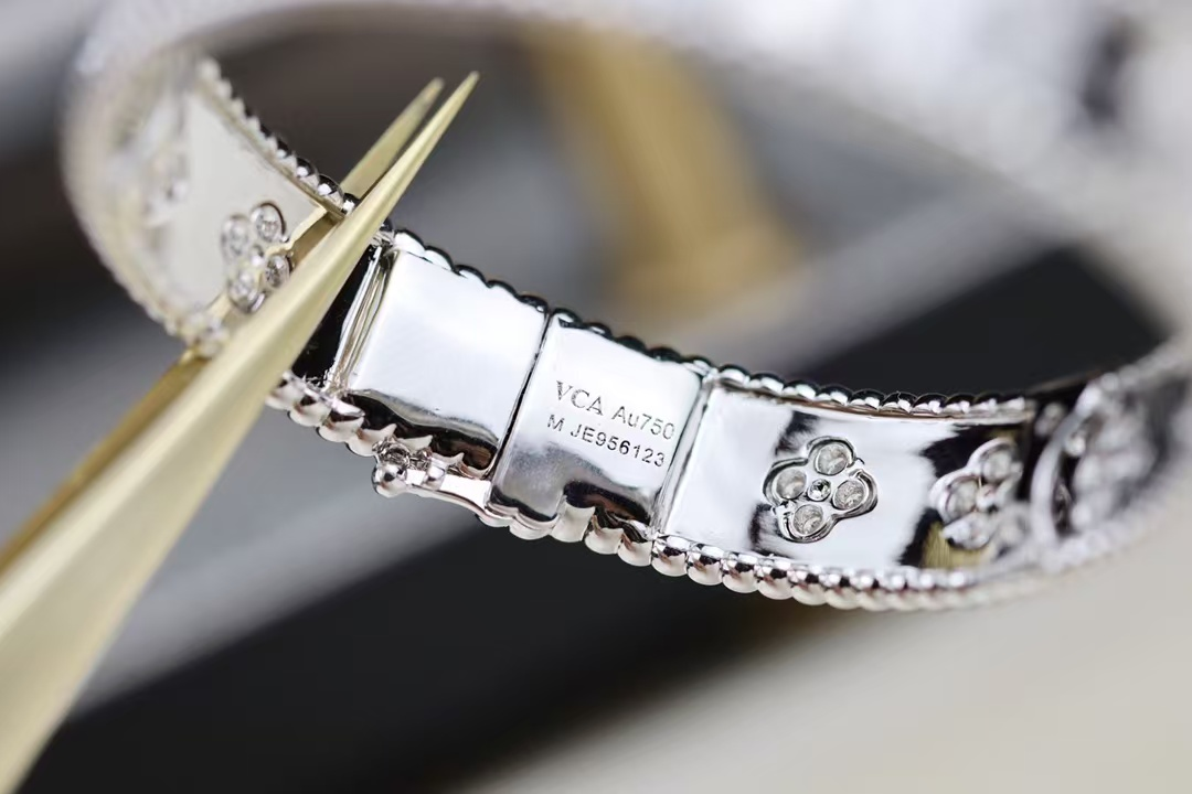 VCA Perlee Clovers Bracelet, Medium Bangle - Original Replica Club