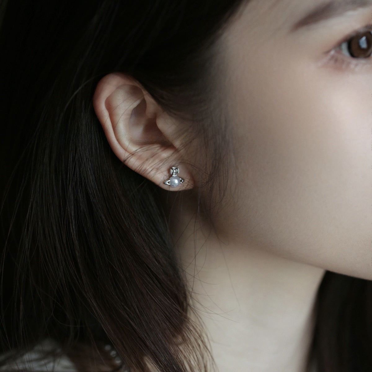 Vivienne Westwood Pearl Stud Saturn Earrings - Original Replica Club