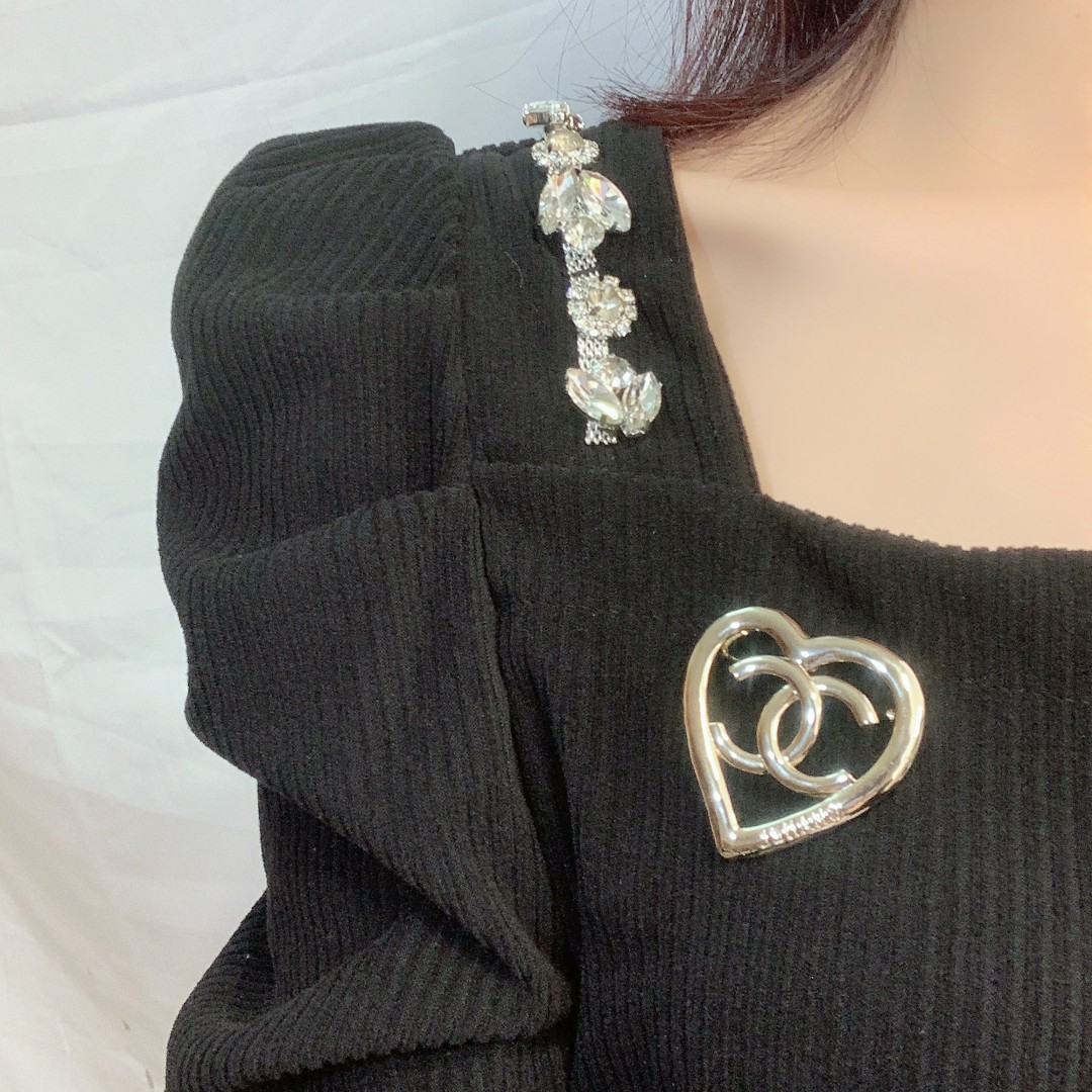 Chanel Hollow Heart CC Brooch - Original Replica Club