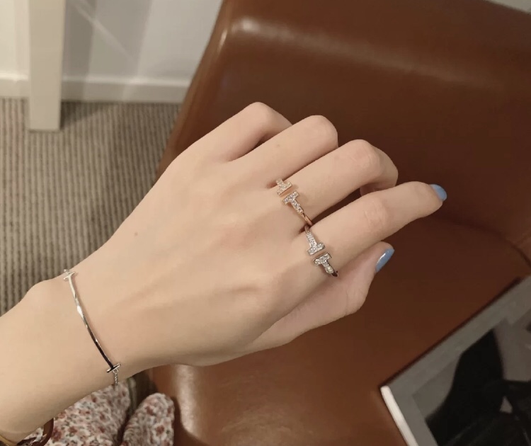 Tiffany No Diamond Smooth T Bracelet - Original Replica Club