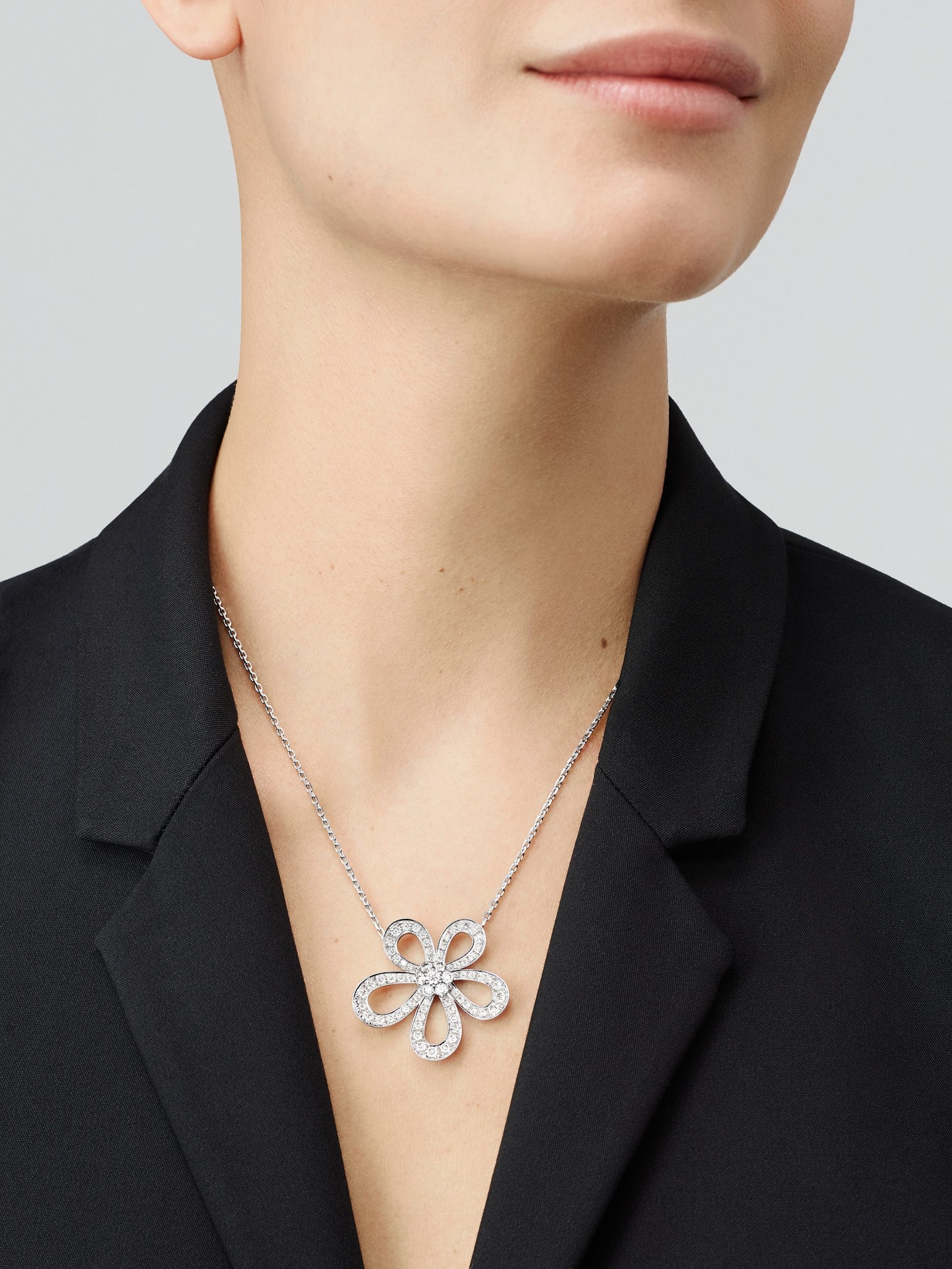 Replicate Flowerlace pendant(1:1 replica) - Original Replica Club