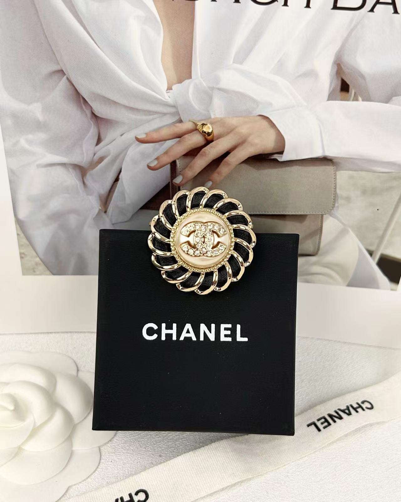 Chanel Twist Leather Wrap Wreath Round Brooch - Original Replica Club