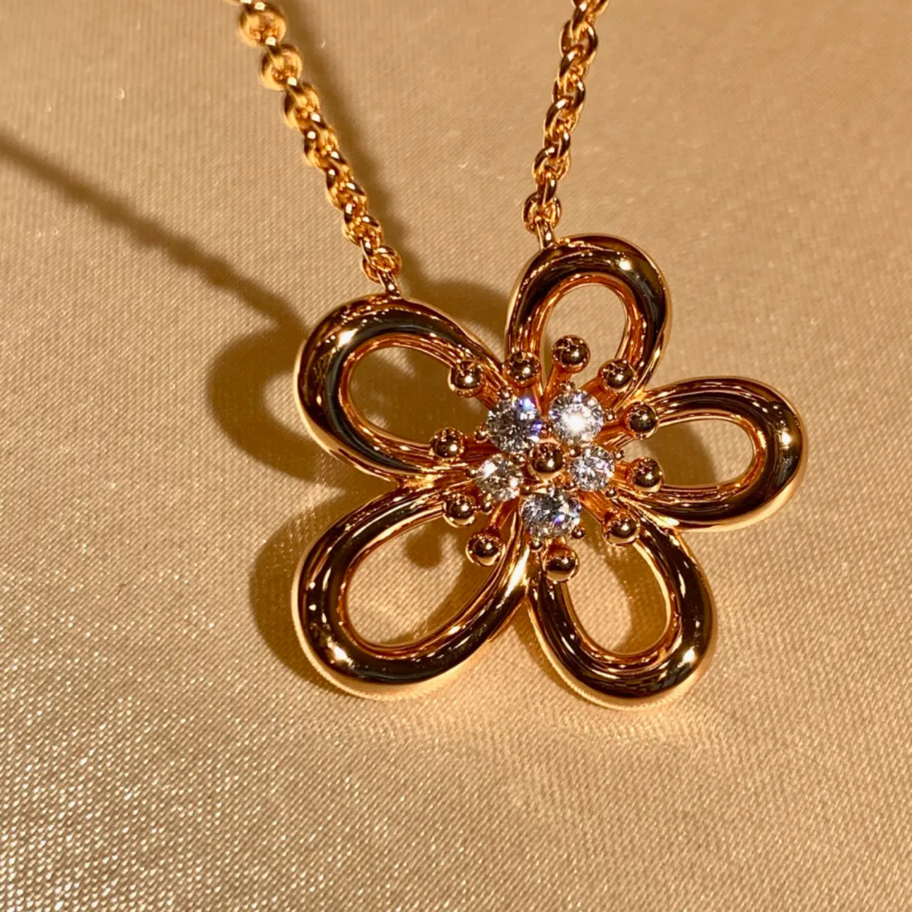 VCA Flowerlace Pendant Necklace - Original Replica Club