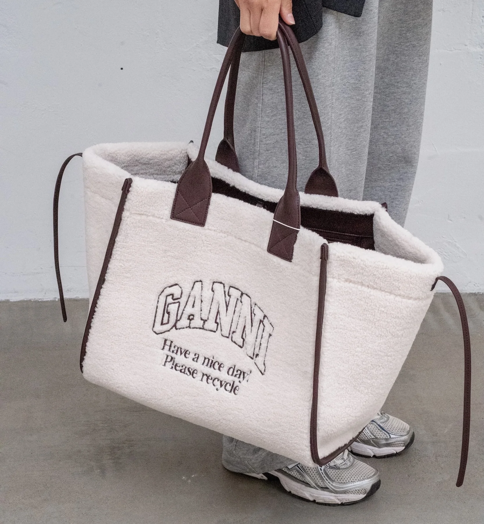 GANNI XXL Shearling Shopper