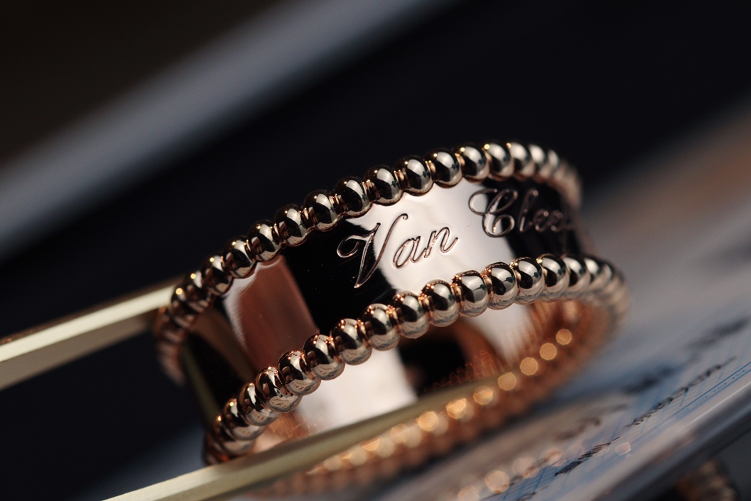 VCA Perlee Signature Ring - Original Replica Club