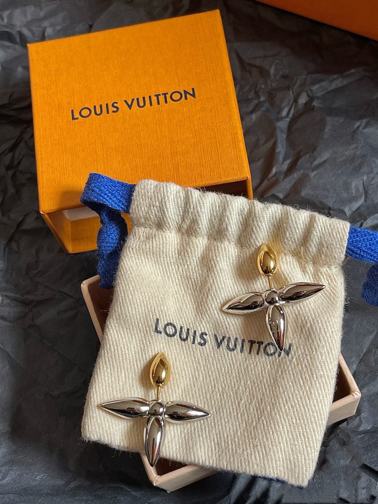 Louis Vuitton Mixed Metal Color Blossom Louisette Earrings - Original Replica Club