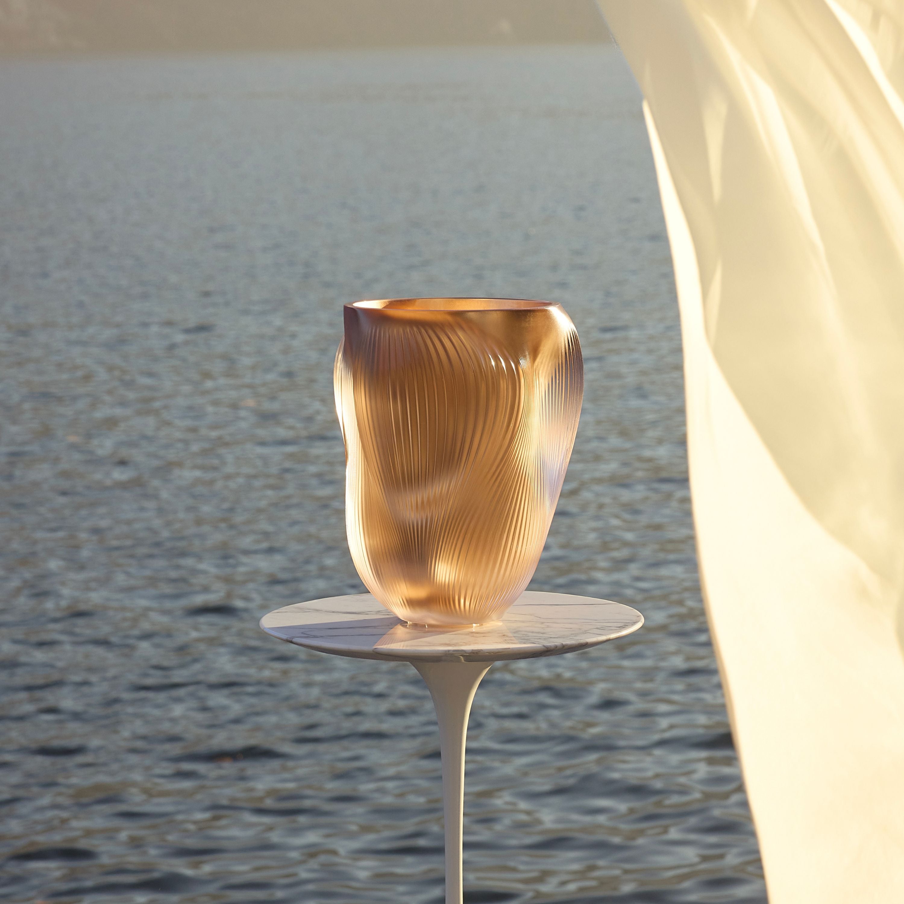VASE ALIZÉ GRAND MODÈLE À LA FEUILLE D'OR ROSE - CRISTAL INCOLORE À LA FEUILLE D'OR ROSE